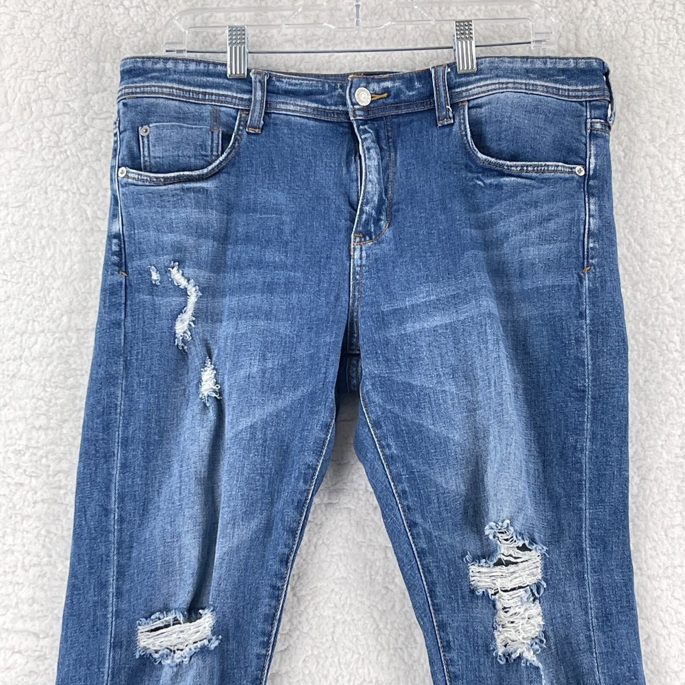 Pilcro Slim Boyfriend Crop Jeans Womens Size 30 Blue Denim Distressed Mid-Rise - Picture 2 of 16